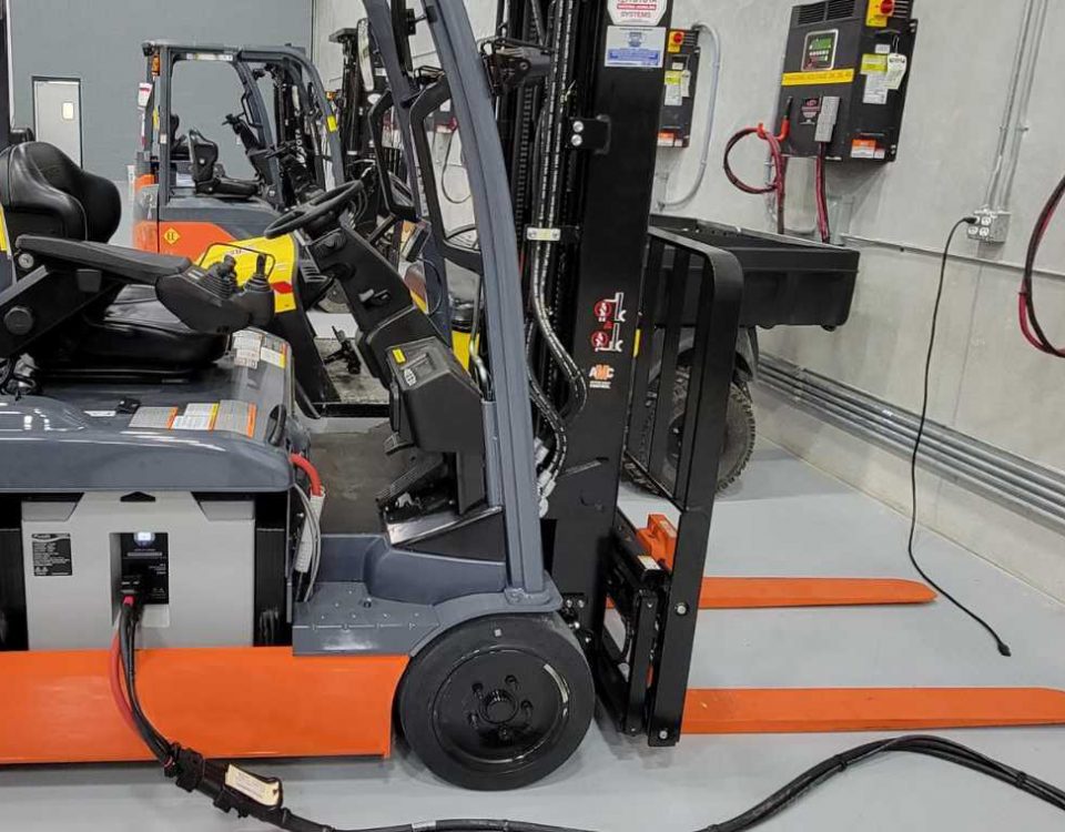 6 Essential Things to Know Before Buying a Forklift Battery